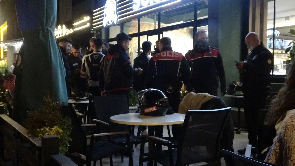 Çorum\'da Genel Asayiş Uygulamasında Ruhsatsız Silah ve Uyuşturucu Ele Geçirildi