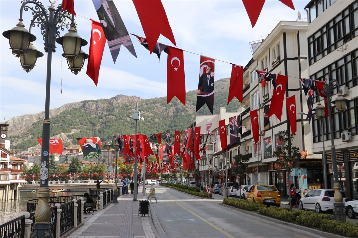 Amasya Cumhuriyet\'in 100. yıl kutlamalarıyla süslendi