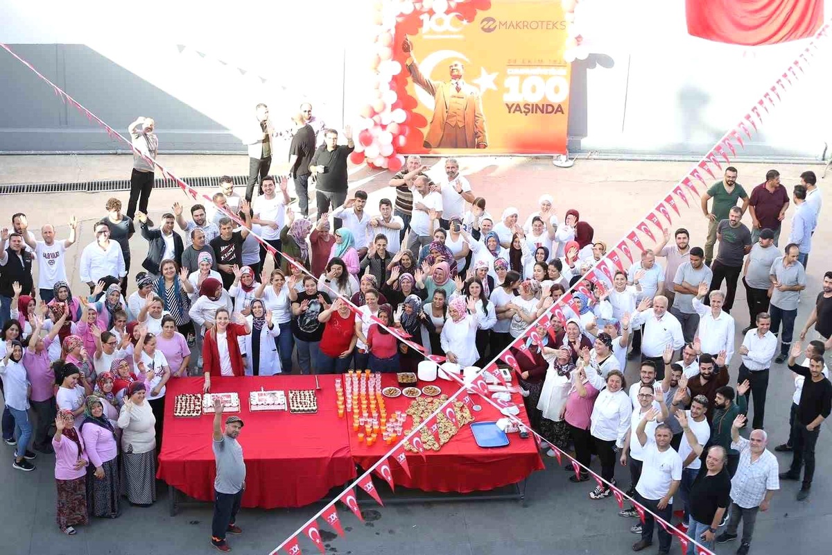 Makroteks, Cumhuriyetin 100. Yılını Çalışanlarıyla Kutladı
