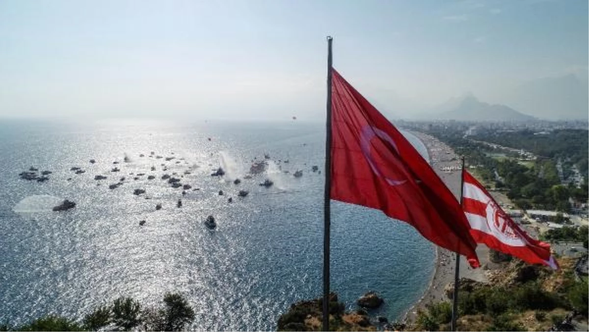 Antalya\'da Cumhuriyet\'in 100. Yılı Kutlamaları Deniz Gösterisiyle Devam Ediyor