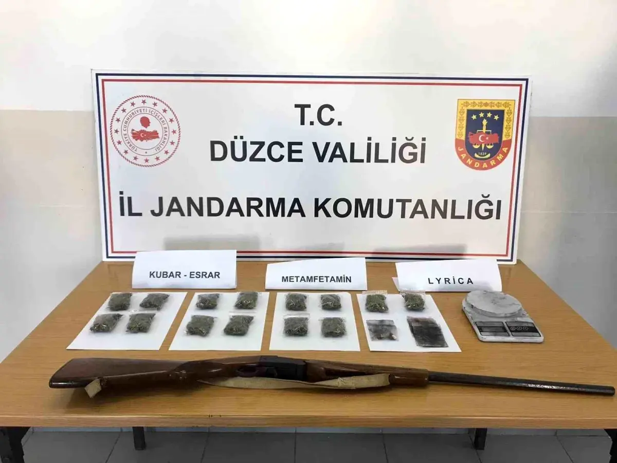 Düzce\'de Uyuşturucu Operasyonu: A.A.\'ya Ait İkamette Uyuşturucu Ele Geçirildi