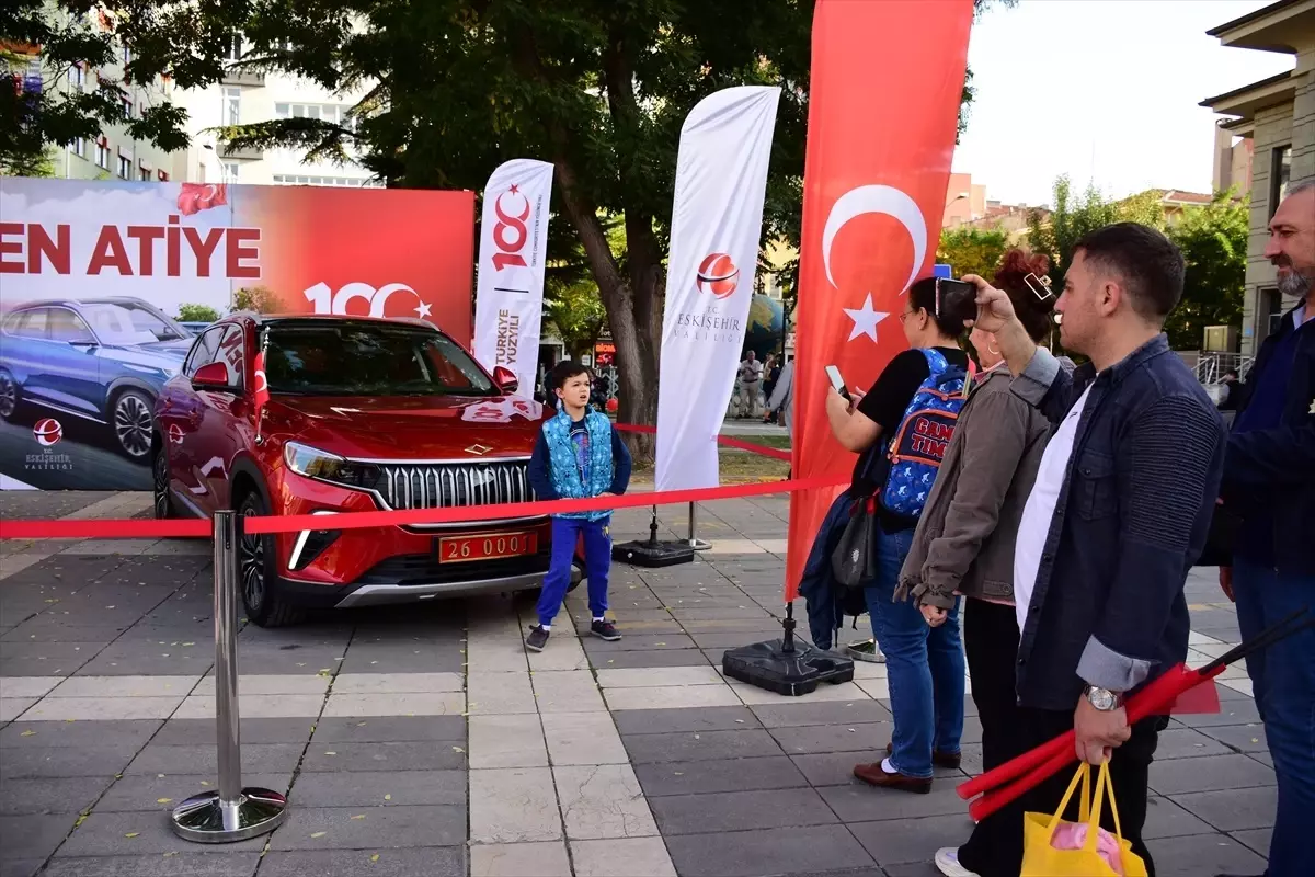 Eskişehir\'de Devrim ve Togg Otomobilleri Sergilendi