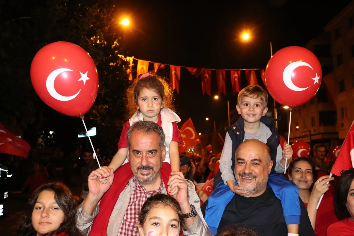 Gaziantep\'te Cumhuriyet\'in 100. yılı kutlamaları kapsamında fener alayı düzenlendi