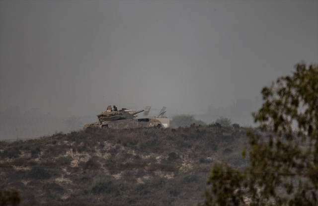 Gazze'ye sabaha kadar havadan ve karadan saldıran İsrail'in durmaya niyeti yok! Tanklar sınırda bekliyor