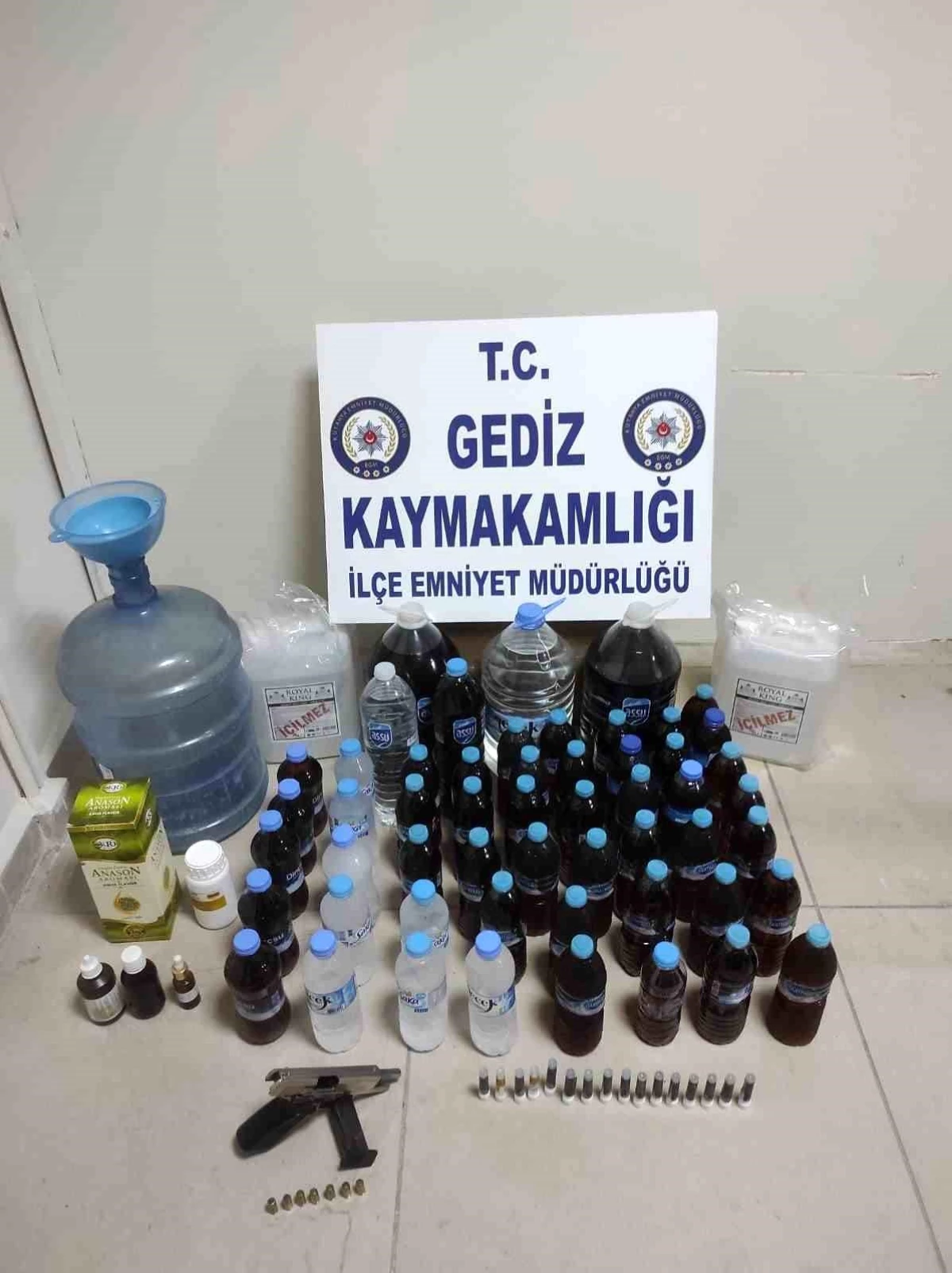 Kütahya\'da Sahte Alkol Operasyonu: Şahıs Yakalandı, Malzemeler Ele Geçirildi