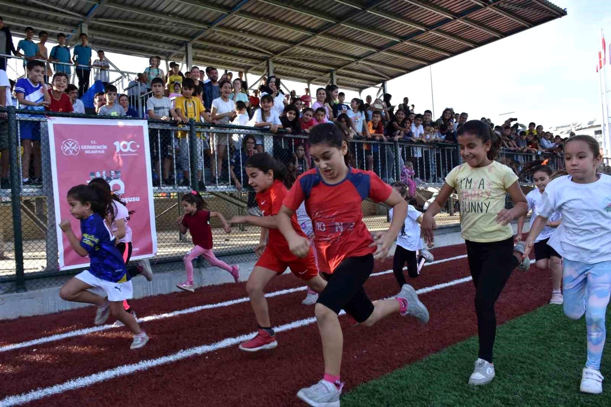 Germencik Belediyesi tarafından düzenlenen Cumhuriyet Koşusu yoğun ilgi gördü