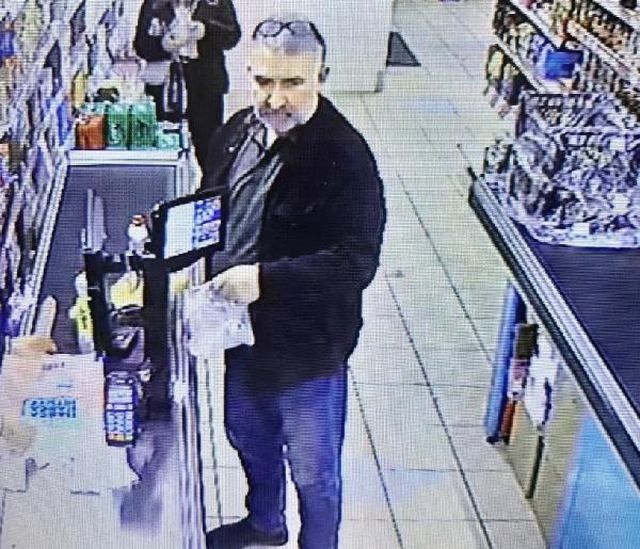 Zincir markette kasiyere saldırı! Genç kadını dakikalarca yumrukladı Zincir markette kasiyere saldırı! Genç kadını dakikalarca yumrukladı