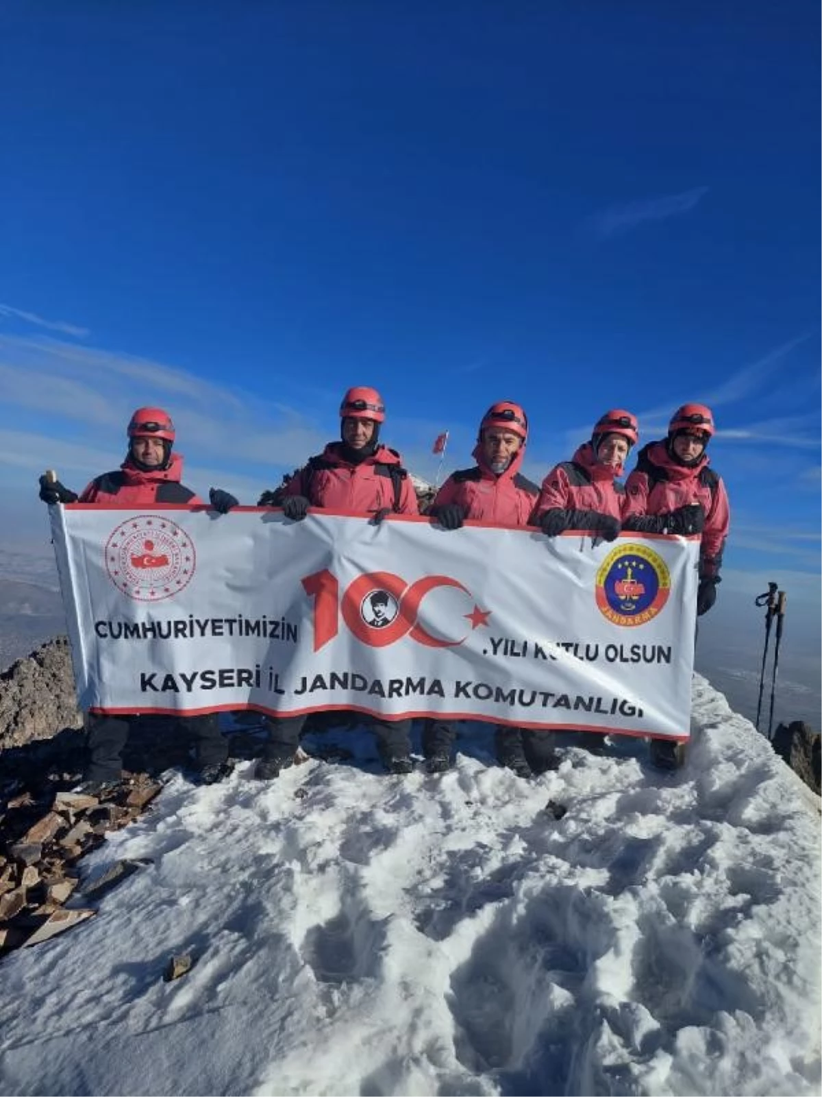 Jandarma Arama Kurtarma Ekipleri Erciyes Dağı\'na Zirve Tırmanışı Gerçekleştirdi