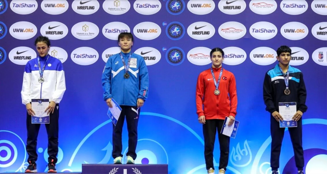 Elvira Kamaloğlu U23 Dünya Güreş Şampiyonası\'nda bronz madalya kazandı