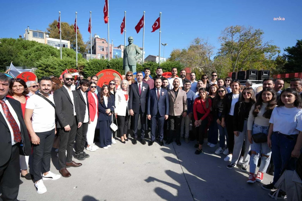 Kartal Belediye Başkanı Yüksel, Atatürk Anıtı\'na Çelenk Sunma Programına Katıldı