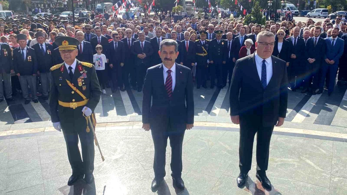 Çanakkale\'de Cumhuriyet Bayramı çelenk sunma töreni düzenlendi