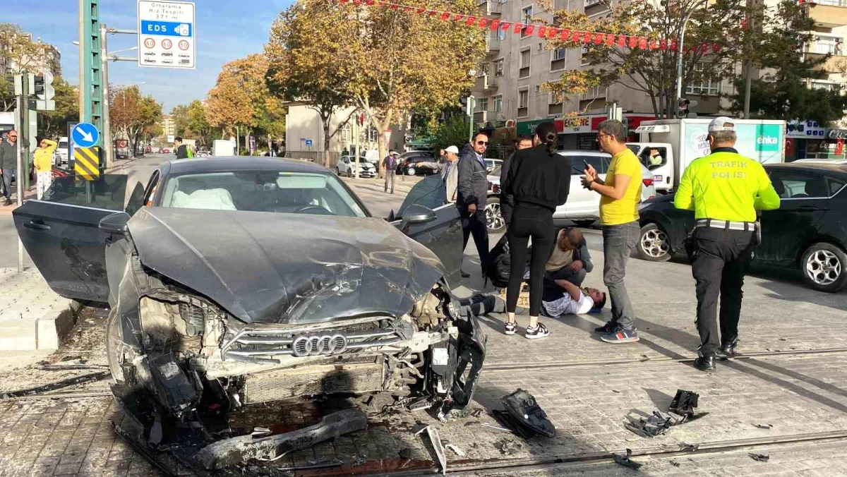 Konya\'da dönüş yasağı olan kavşaktan dönen otomobilin karıştığı trafik kazasında 1 kişi yaralandı