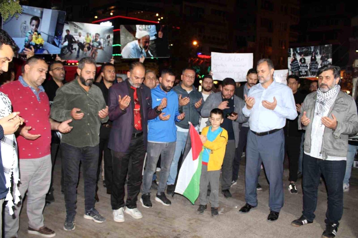 Manisa\'da İsrail\'in Gazze\'ye yönelik saldırılarını protesto