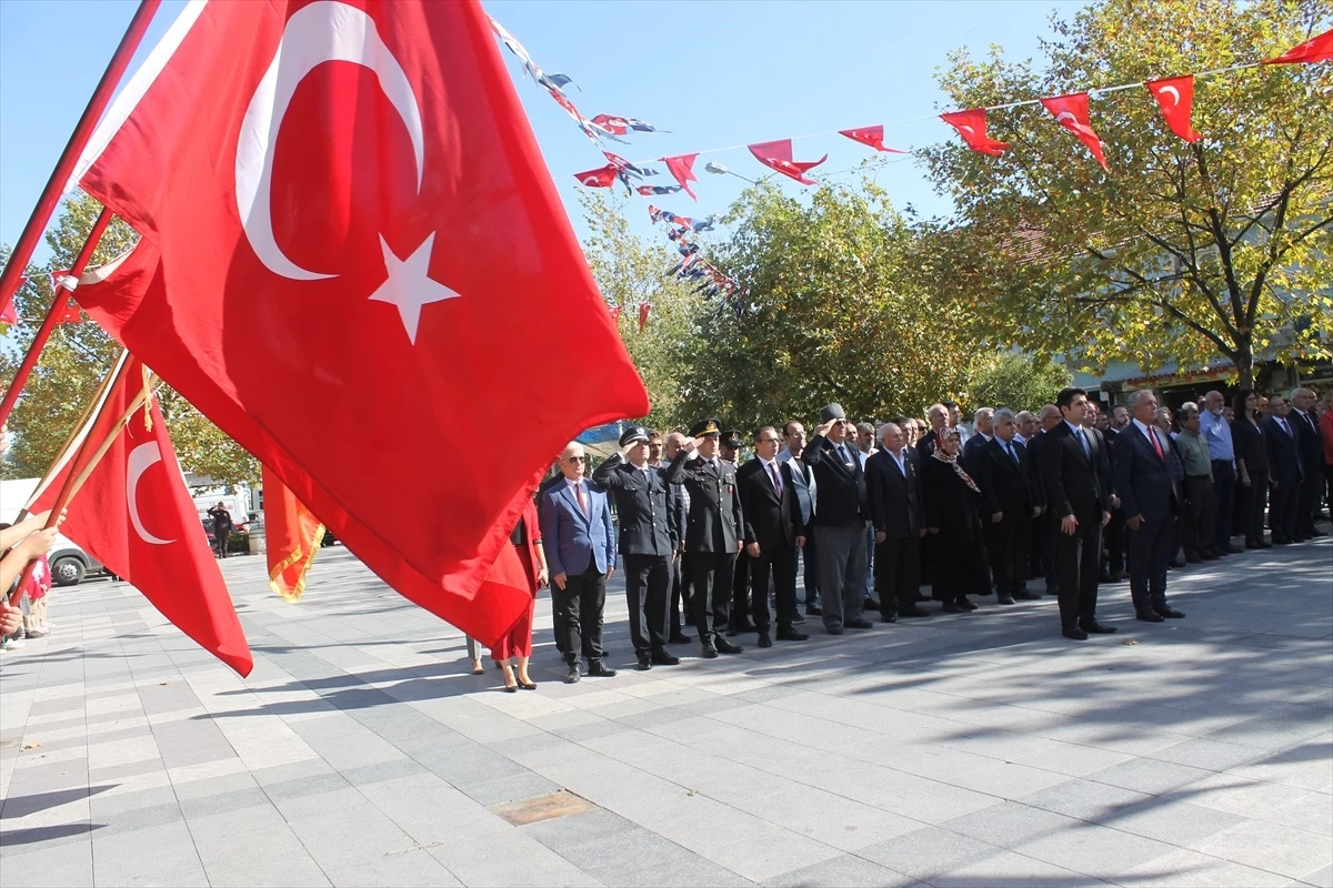 Manyas\'ta Cumhuriyet Bayramı çelenk töreni düzenlendi