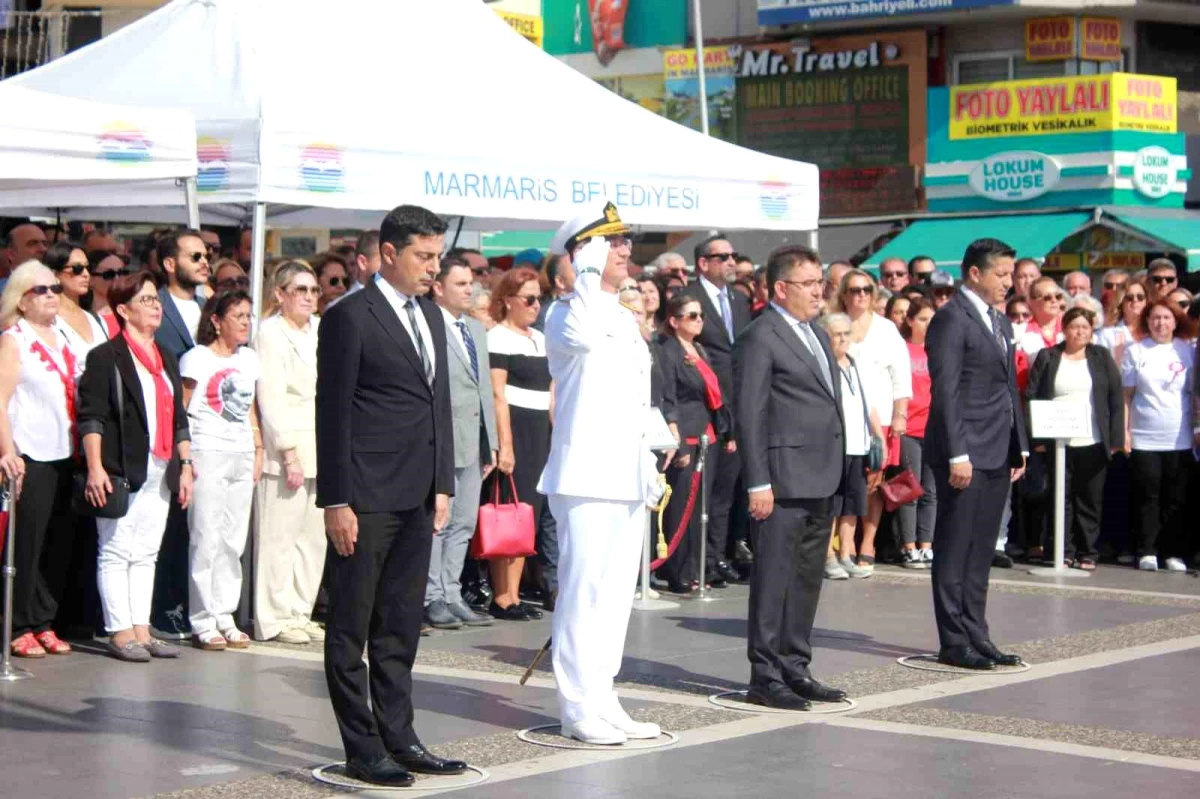 Marmaris\'te Cumhuriyet Bayramı çelenk sunma töreni düzenlendi