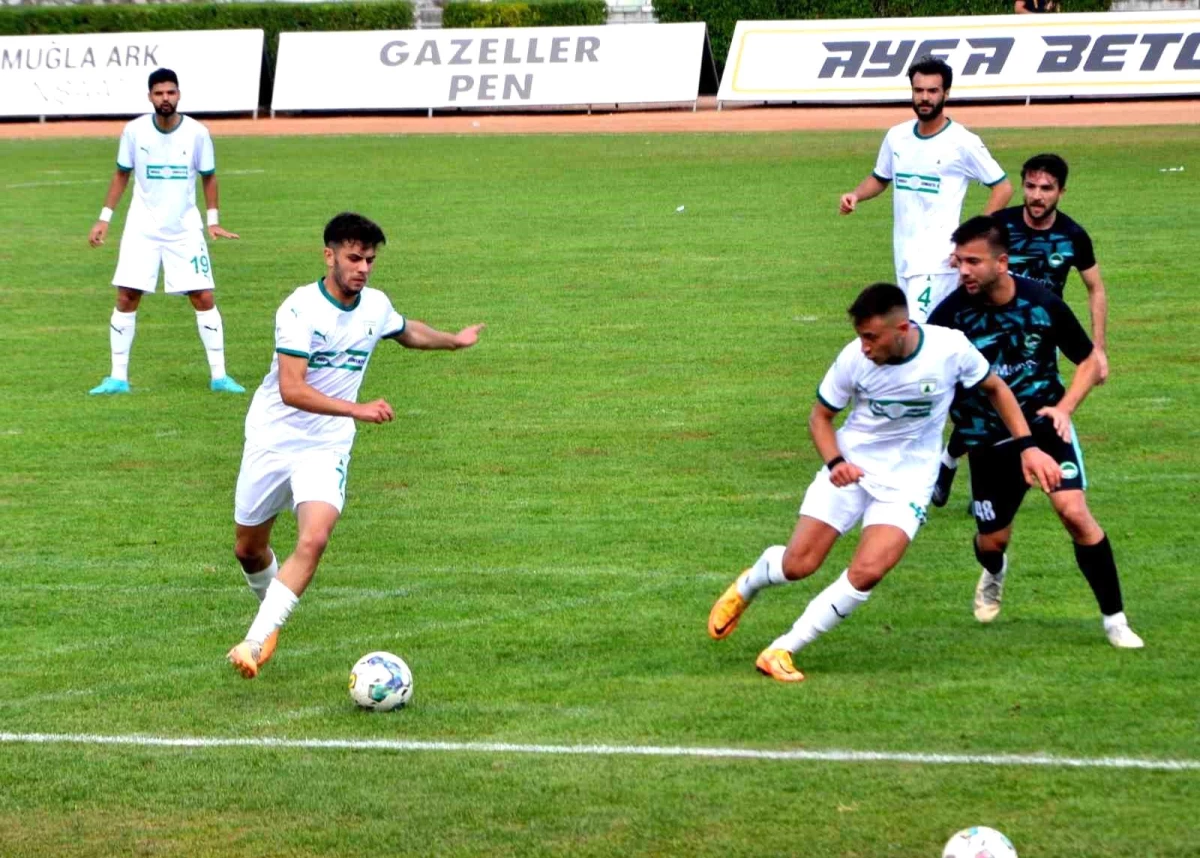 Muğlaspor, Yeşil Çivril Belediyespor\'u 2-0 mağlup etti