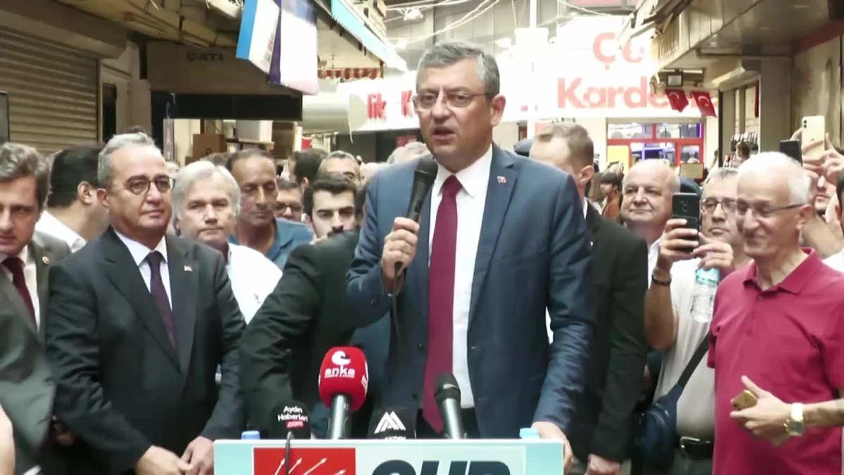 Özgür Özel, Aydın\'da: "Sandığa, Muhalif Seçmenin İlgisizliği Tek Adamların Gücünü Artırır. Bu Yüzden CHP\'lilerin Küsmeye, Sinmeye, Ayrı Ayrı Durmaya...