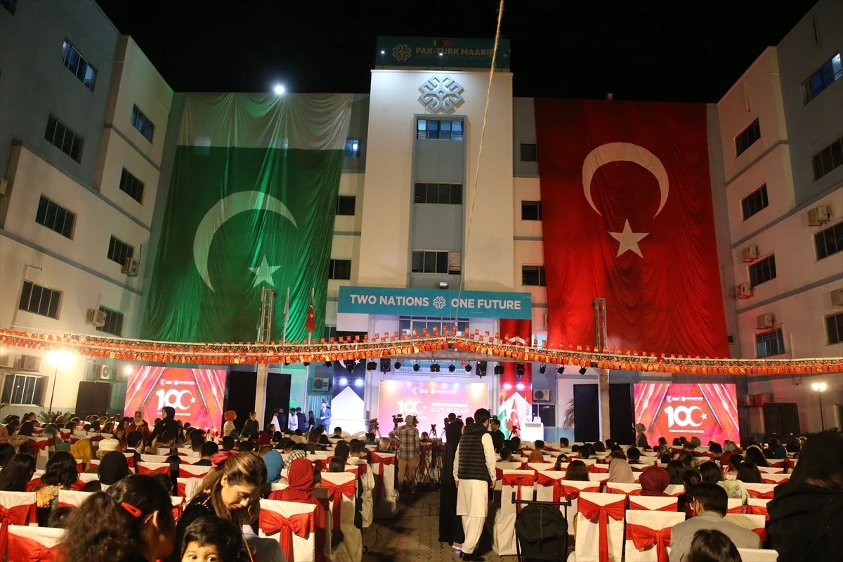 Pakistan\'daki Türkiye Maarif Vakfı okullarında Cumhuriyet Bayramı kutlaması