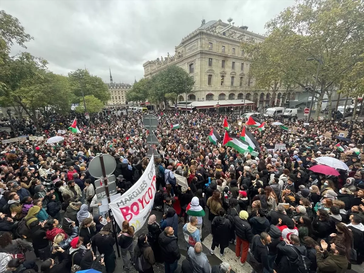 Paris\'te Filistin\'e Destek Gösterisi Düzenleniyor