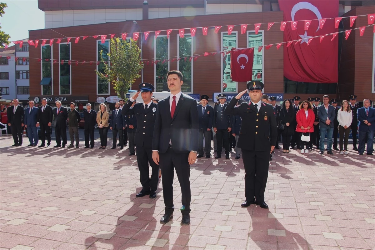 Bilecik Pazaryeri\'nde Cumhuriyet Bayramı çelenk töreni düzenlendi