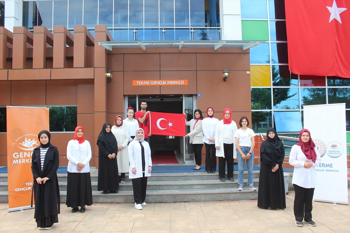 Samsun\'da Gençlik Merkezi Kursiyerleri Cumhuriyet\'in 100. Yılını İşaret Diliyle Kutladı