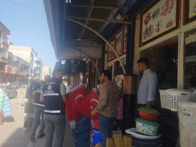 Şanlıurfa'da Zabıta Amiri Türk Bayrağı Dağıtımı Sırasında Bıçaklandı