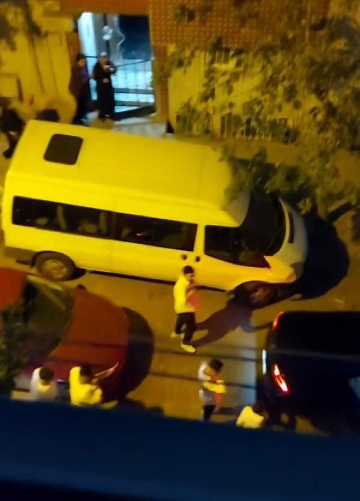 Sultangazi\'da Gelin Alma Konvoyunda Havaya Ateş Açıldı