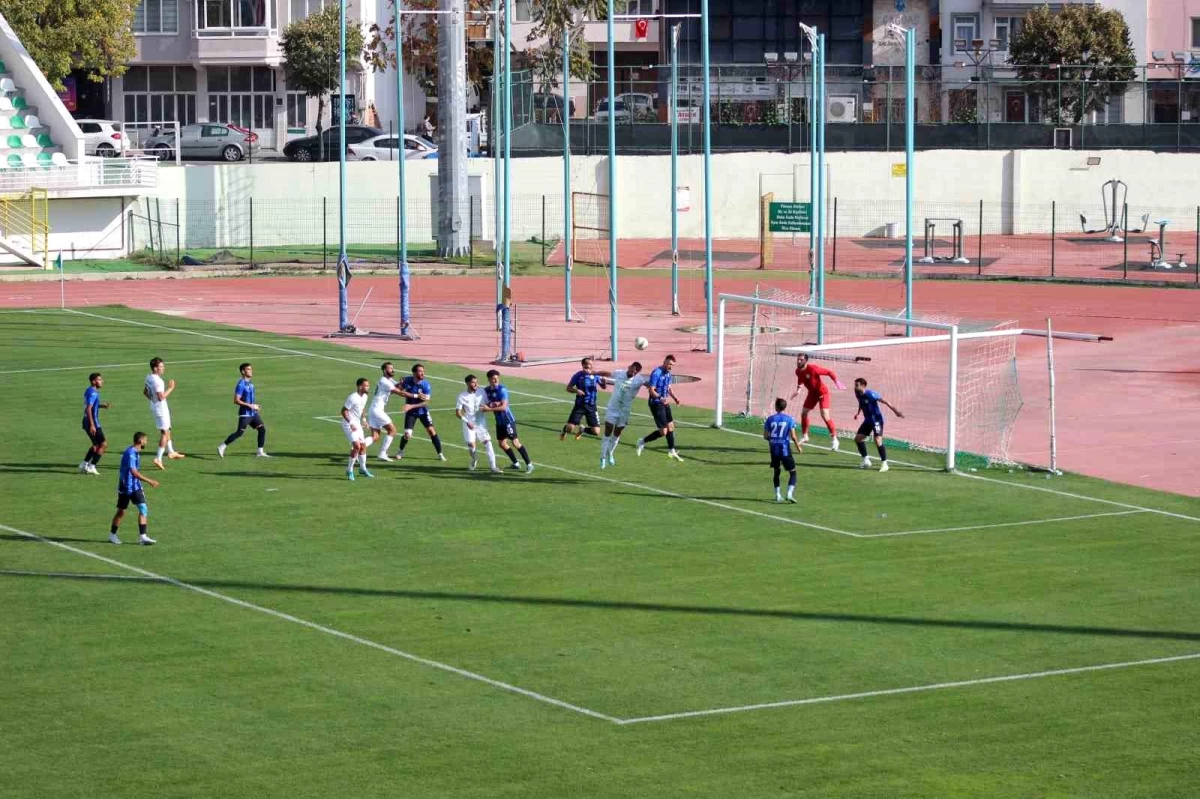 Kırklarelispor, Beyoğlu Yeni Çarşı Spor\'u 2-1 mağlup etti
