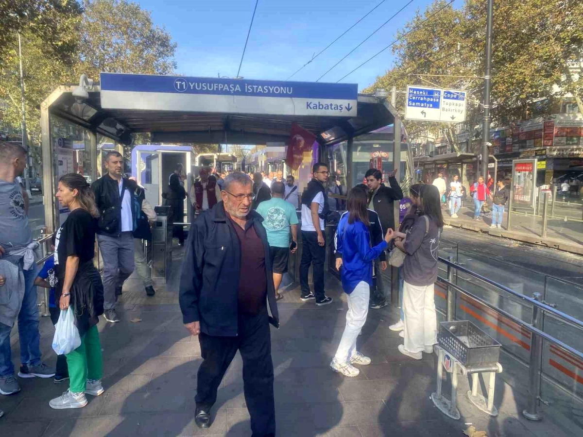 Kabataş-Bağcılar Tramvay Hattında Arıza: Vatandaşlar Yürüyerek İstasyonlara Ulaştı