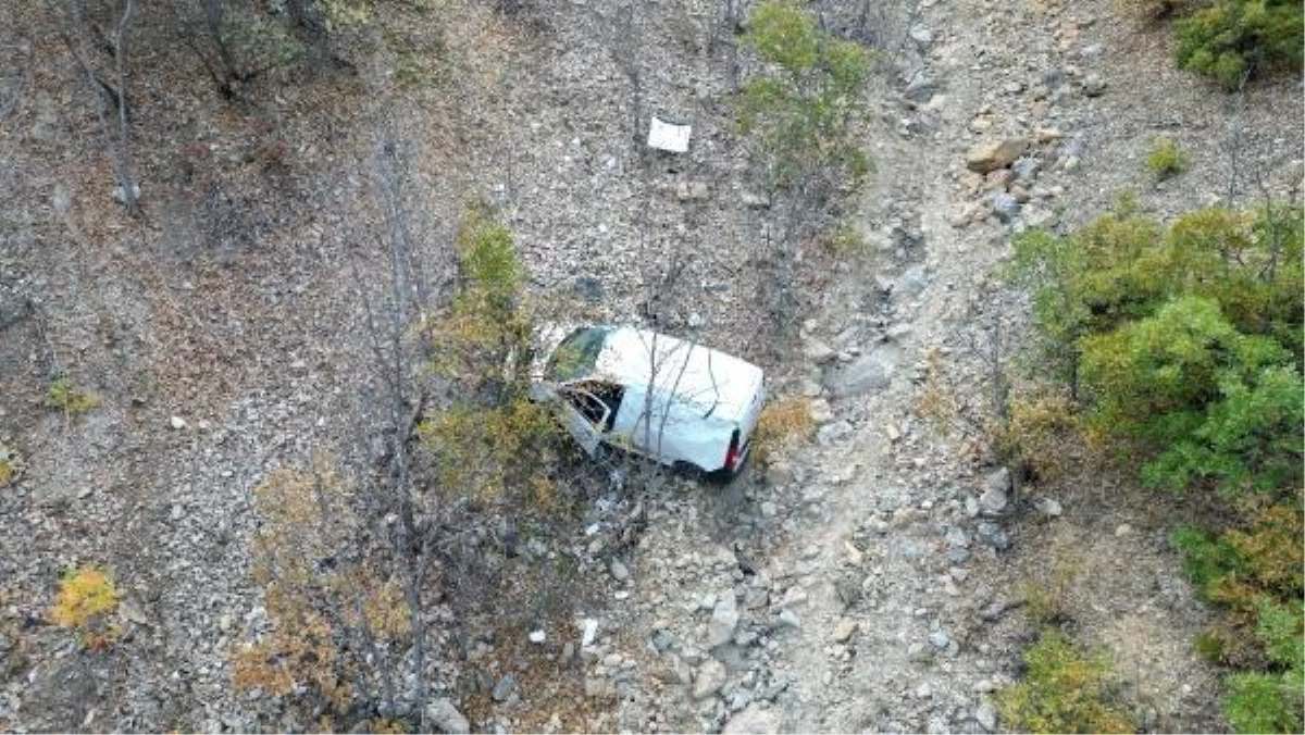 Tunceli\'de Uçuruma Düşen Araçta 2 Kişi Yaralandı