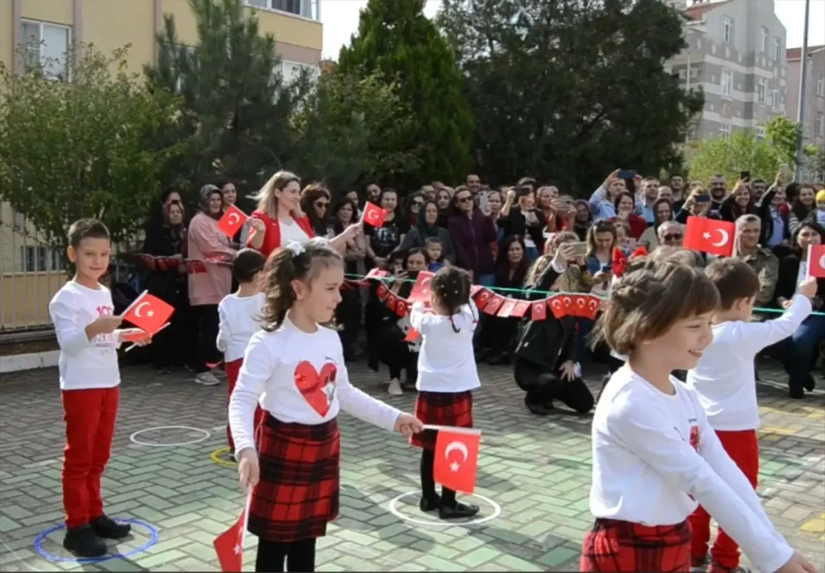 Uzunköprü\'de Anaokulu Öğrencileri Cumhuriyet\'in 100. Yılını Kutladı