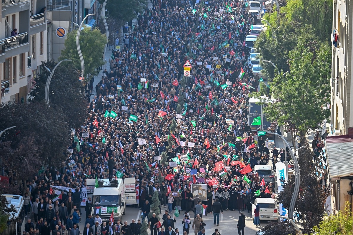 Van\'da İsrail\'in Filistin\'e yönelik saldırıları protesto edildi