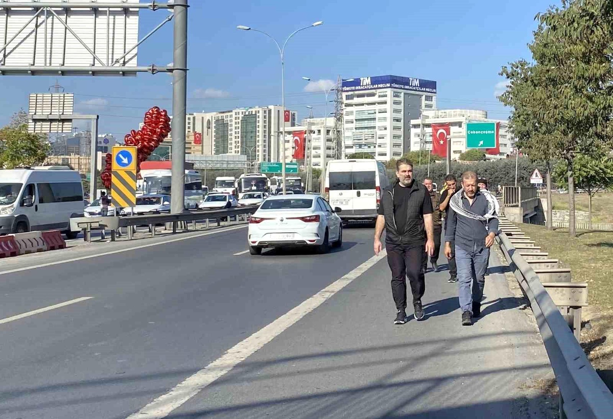 Yüz binlerce vatandaş Büyük Filistin Mitingi\'ne akın ediyor