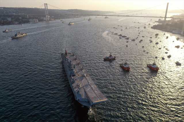 29 Ekim Cumhuriyet Bayramı dolayısıyla İstanbul Boğazı'nda 100 geminin geçiş töreni başladı