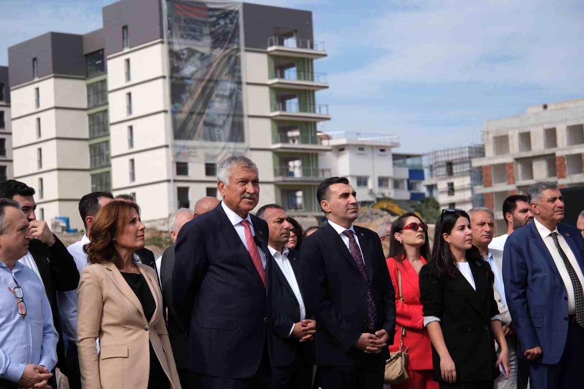 Adana\'da Cumhuriyet Bayramı\'nda Atatürk Anıtı açıldı