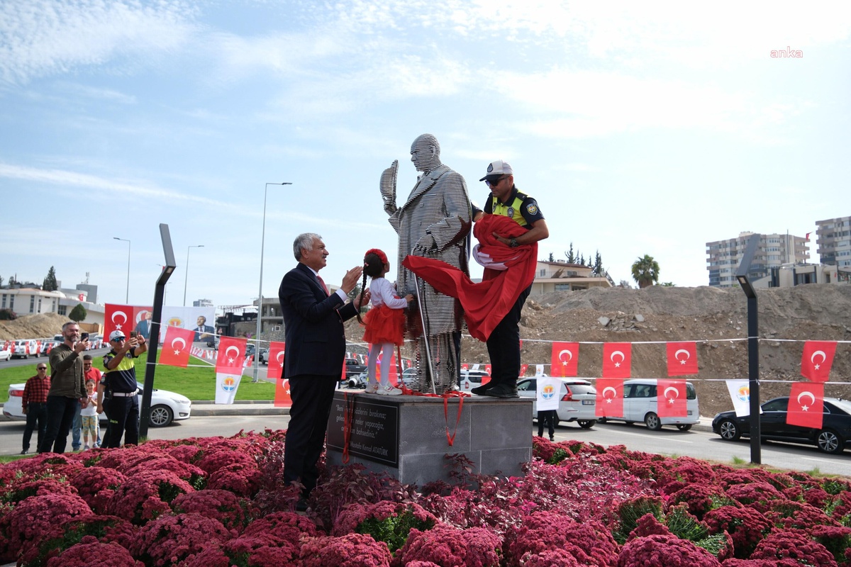 Adana\'da Atatürk Anıtı\'nın Açılışı Gerçekleştirildi