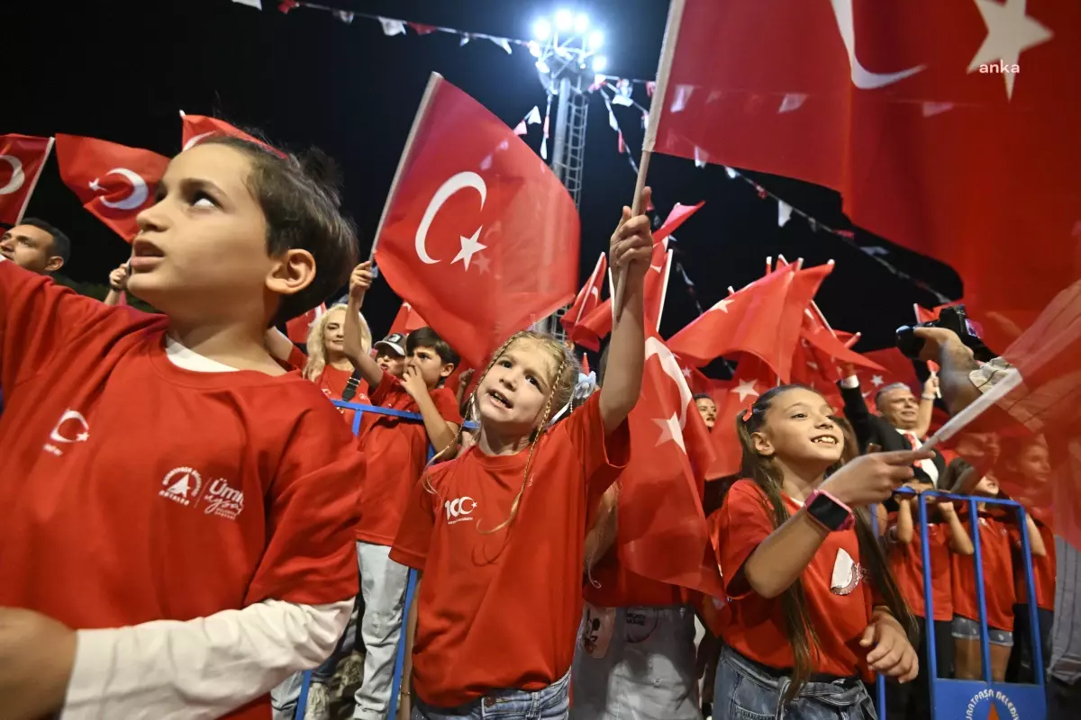 Muratpaşa Belediyesi, Cumhuriyetin 100. yaşını Cumhuriyet Korosu ile kutladı