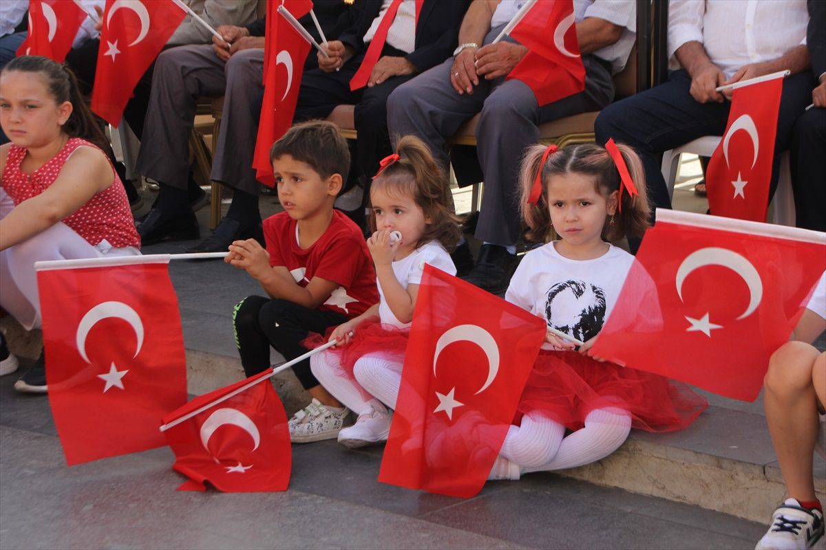 Antalya\'nın ilçelerinde Cumhuriyet\'in 100. yılı kutlandı