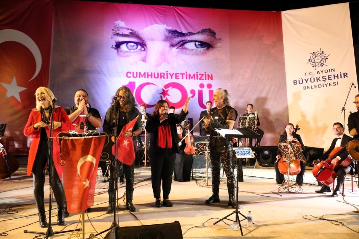 Aydınlılar Musa Göçmen Senfoni Orkestrası Konserine Yoğun İlgi Gösterdi