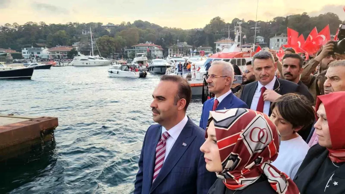 Bakanlar, Türk Donanması'nın 100. yıl geçişini izledi