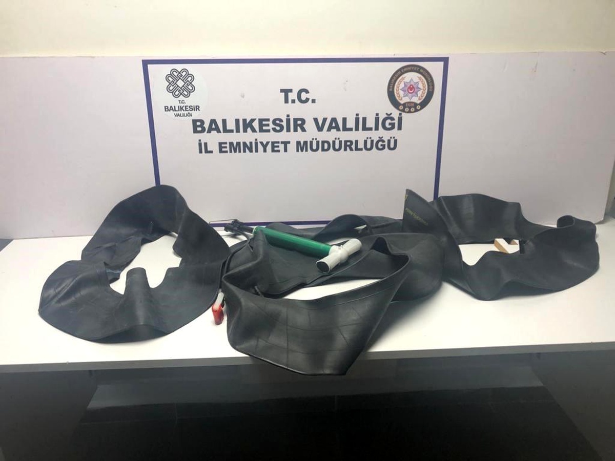 Balıkesir\'de 23 düzensiz göçmen ve 6 organizatör yakalandı