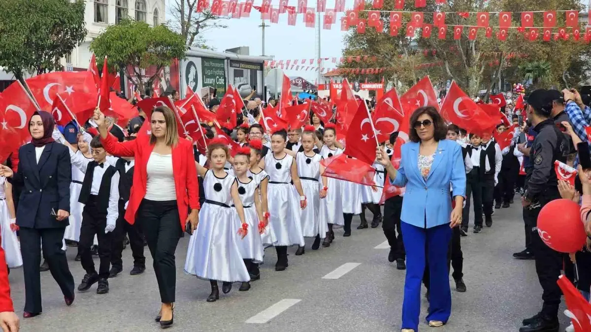 Bandırma\'da 29 Ekim Cumhuriyet Bayramı coşkusu