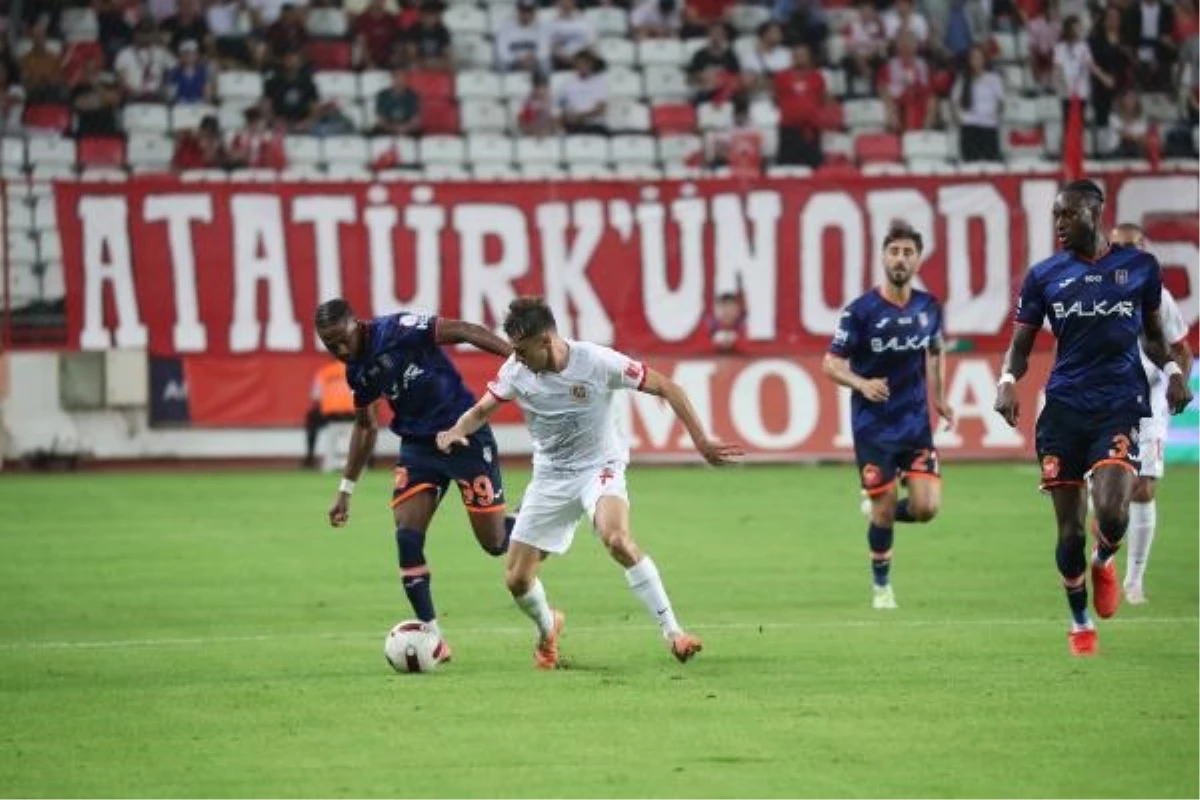 Antalyaspor, Başakşehir\'i 1-0 Mağlup Etti