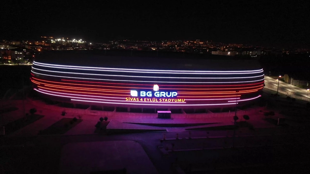 EMS Yapı Sivasspor Stadyumunun Dış Cephesine Işıklandırma Yapıldı