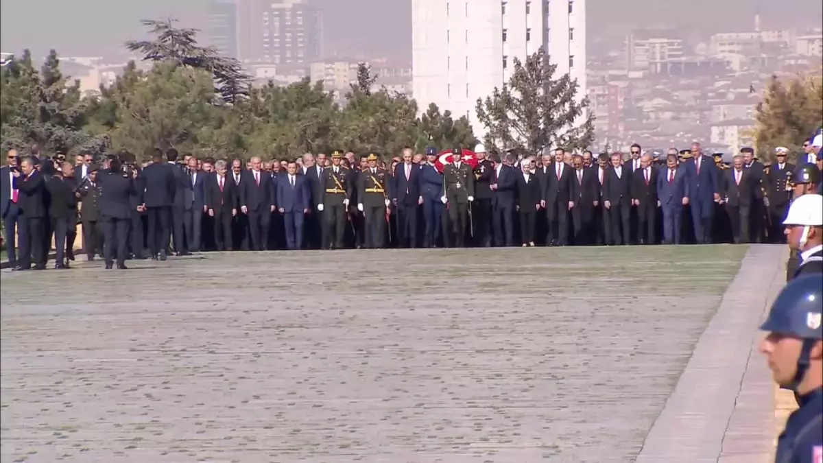 Cumhurbaşkanı Erdoğan: "Türkiye\'yi, tarihinin yatırım hamleleriyle buluşturmuş bir yönetim olarak, Cumhuriyet\'imizin ikinci asrını Türkiye Yüzyılı...