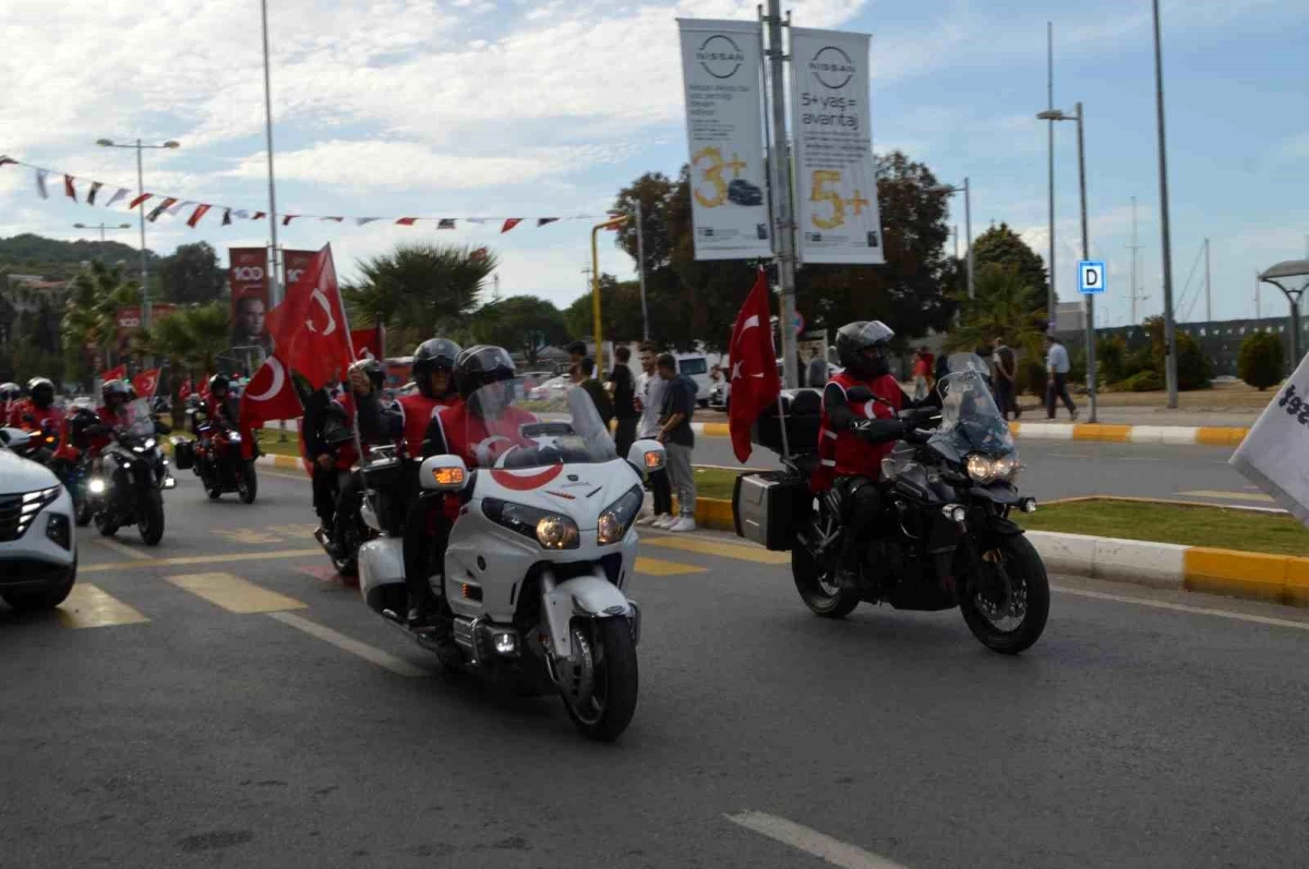 Balıkesir\'de 10 Riders Motosiklet Kulübü, Cumhuriyet\'in 100. yılını Kuva-yi Milliye sürüşü ile kutladı