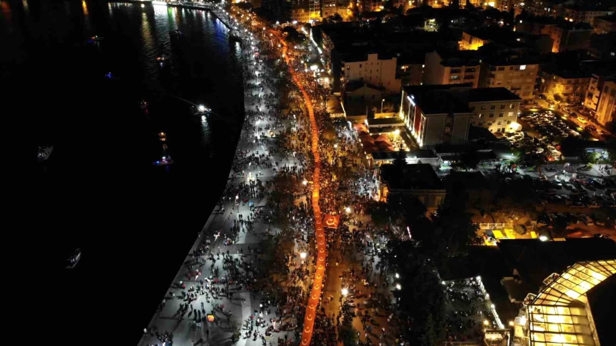 Çanakkale\'de Cumhuriyet\'in 100. yılı kutlamaları fener alayıyla coşkuyla yaşandı