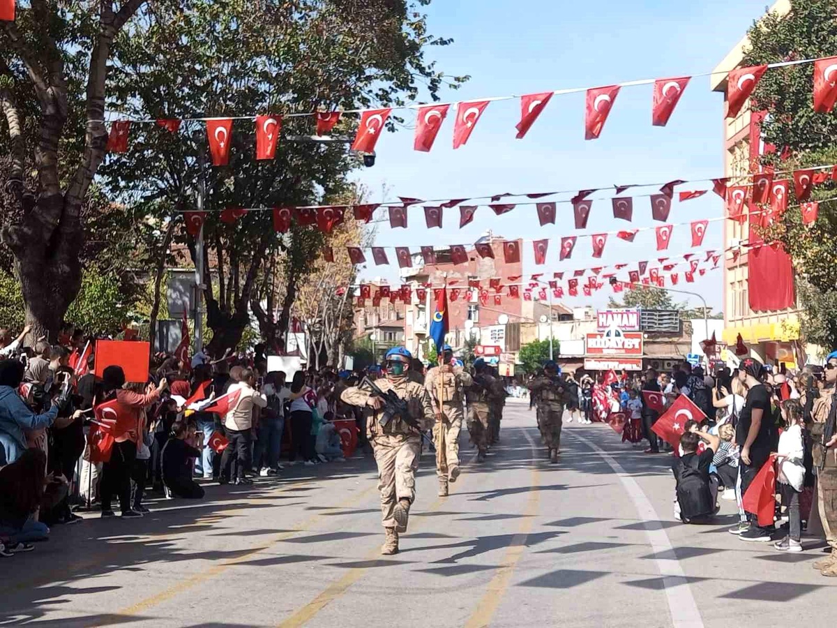 Afyonkarahisar\'da Cumhuriyet Bayramı Coşkusu