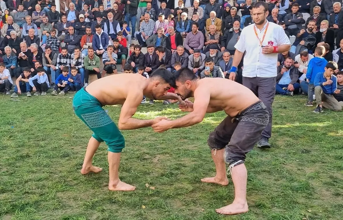 Uluslararası Uzundere Karakucak Güreşleri Yapıldı