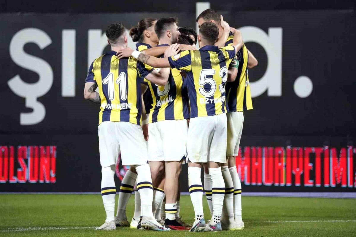 Fenerbahçe, Pendikspor\'u 5-0 mağlup ederek galibiyet serisini 21 maça çıkardı